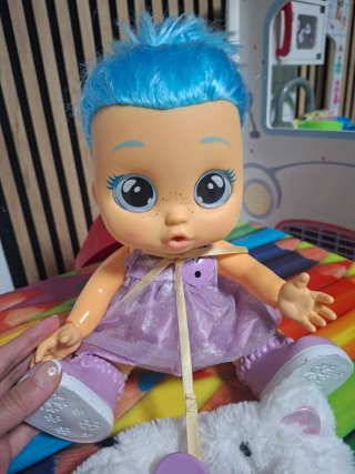Bebé Llorón con chupete y vestido