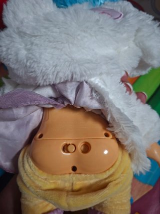Bebé Llorón con chupete y vestido