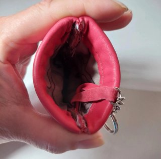 Monedero llavero piel fucsia burdeos