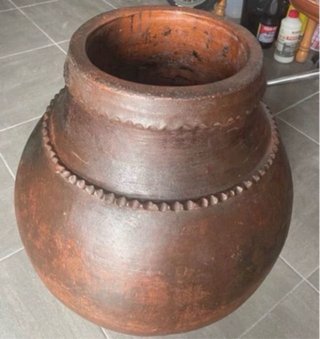 Tinaja antigua de barro S. XX