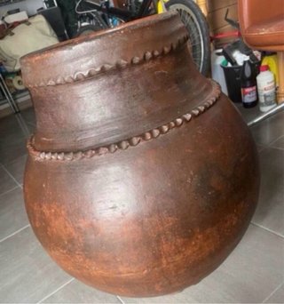 Tinaja antigua de barro S. XX
