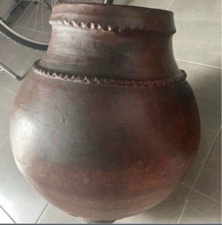 Tinaja antigua de barro S. XX