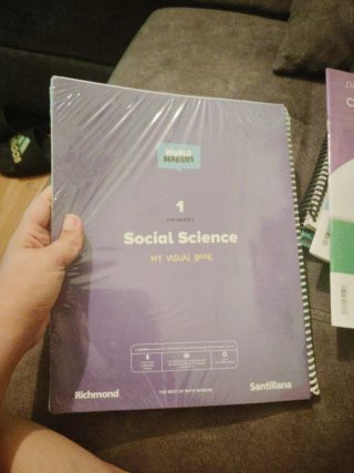 Libro de texto sociales en ingles. Santillana