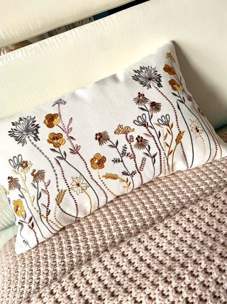 Funda para Cojín 50x30cm.Bordado Flores.70%Algodón