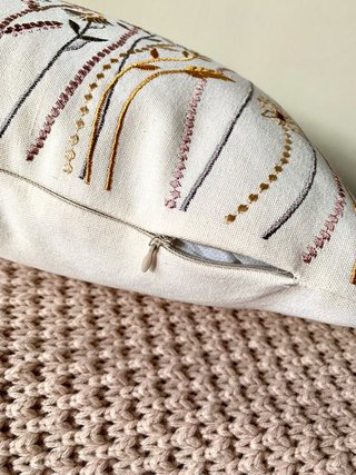 Funda para Cojín 50x30cm.Bordado Flores.70%Algodón