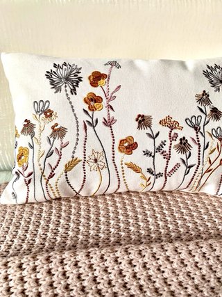 Funda para Cojín 50x30cm.Bordado Flores.70%Algodón