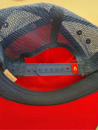 Gorra Nixon Rejilla Azul y Roja