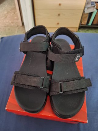 Sandalias negras