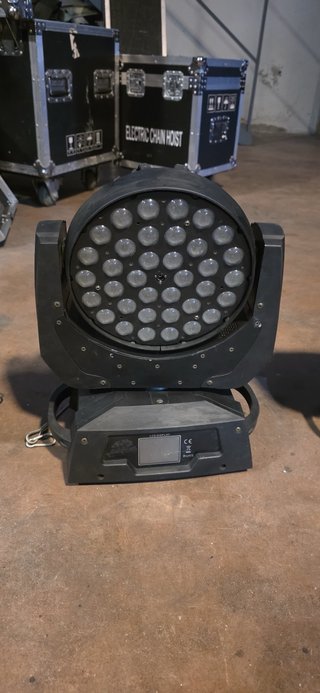 2 Cabezas Móviles LED pareja 200€