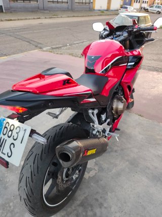 Honda CBR 500 R 2023 Roja y Negra