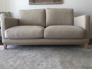 SOFA BREDA ROOM beige 2 plazas base madera