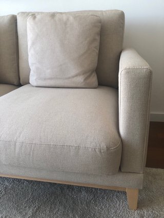SOFA BREDA ROOM beige 2 plazas base madera