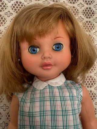 Muñeca Famosa Marina con Llorón