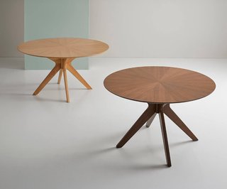 Mesa redonda de comedor de madera