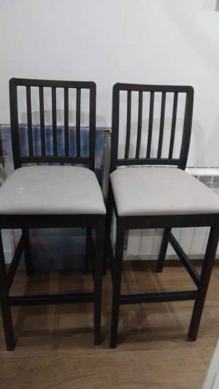 2 Sillas Altas Beige y Negras