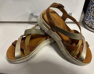 Sandalias Pikolinos Mujer Marrón y Dorado