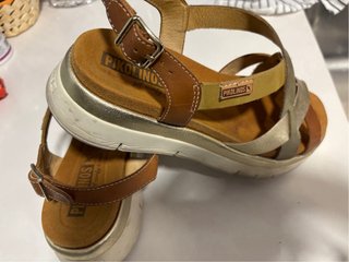Sandalias Pikolinos Mujer Marrón y Dorado