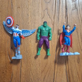 Action Figure Hulk, Falcon, Superman Marvel DC
