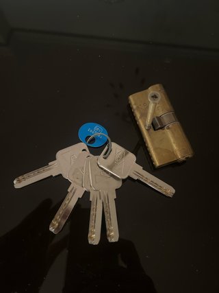 Cilindro Tesa TE 60 con 5 llaves