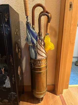 Paragüero latón repujado antiguo