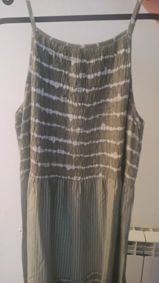 Vestido largo verde y blanco marca Oldei