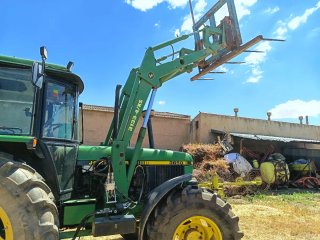 Tractor John Deere 3650 con pala