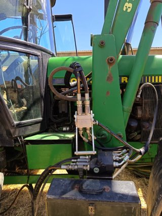 Tractor John Deere 3650 con pala