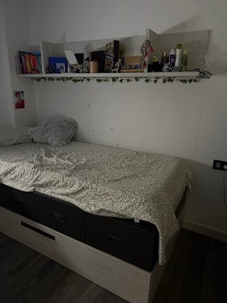 Escritorio y cama juvenil