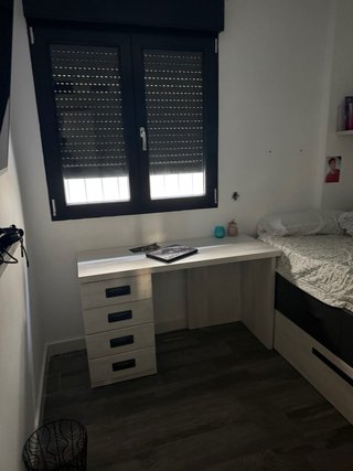 Escritorio y cama juvenil