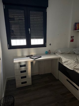 Escritorio y cama juvenil
