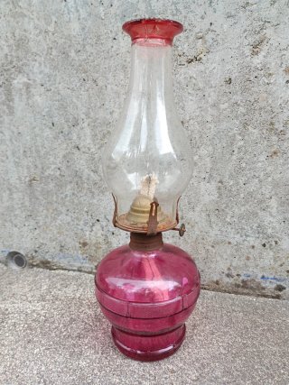 Candeeiro antigoa petróleo de vidro vermelho