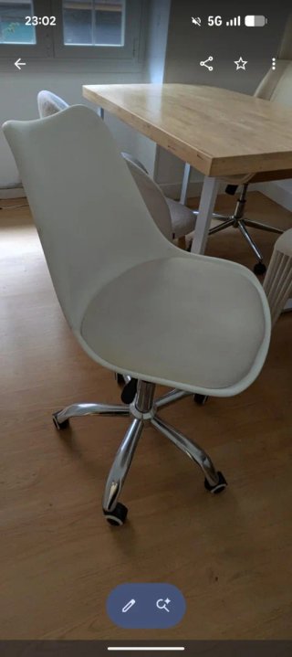 Silla de oficina giratoria plateada