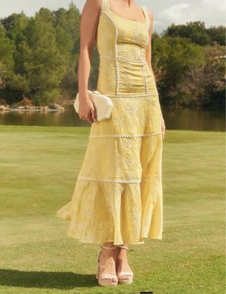 Vestido amarillo Miphai bordado