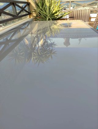 Mesa de exterior cristal y metal gris