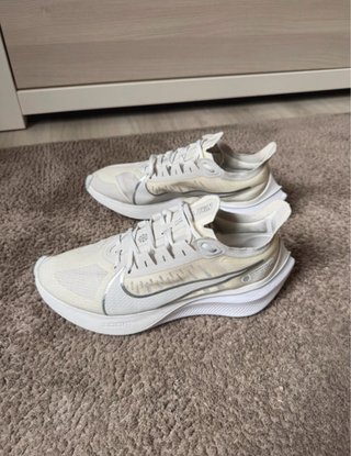 Zapatillas Nike Zoom Gravity Beige