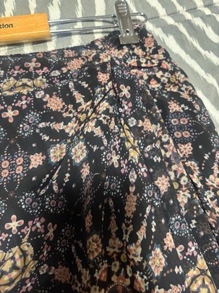 Falda pareo negra flores y brillos