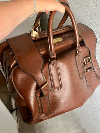 Maletín médico antiguo de cuero marrón