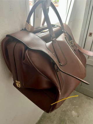 Maletín médico antiguo de cuero marrón