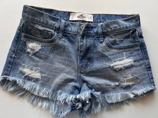 Shorts vaqueros Hollister rotos con pedrería