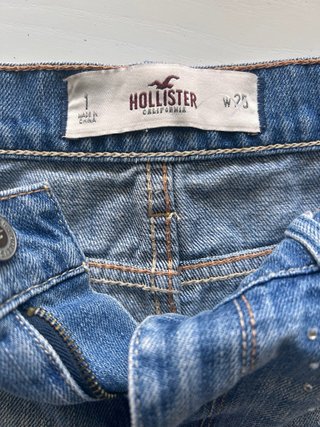 Shorts vaqueros Hollister rotos con pedrería