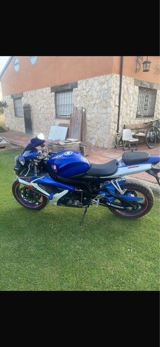 Suzuki GSX R 600cc Moto Deportiva Azul