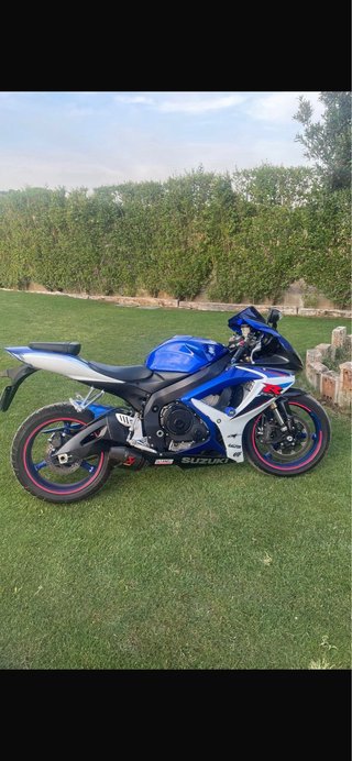 Suzuki GSX R 600cc Moto Deportiva Azul