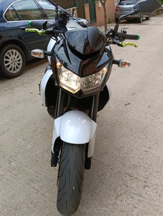 Kawasaki Z750 2010 Naked Blanca y Negra