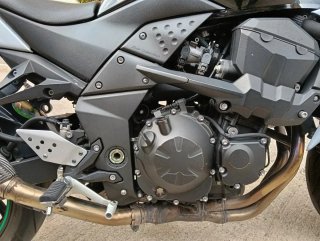 Kawasaki Z750 2010 Naked Blanca y Negra