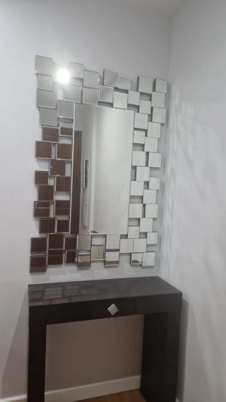 Espejo decorativo y mueble madera