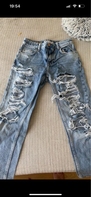 Calças de ganga mom jeans rasgadas
