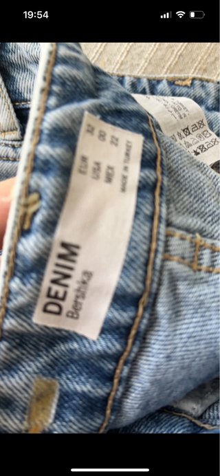 Calças de ganga mom jeans rasgadas