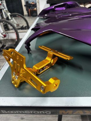 Porta matrículas y piezas moto TMAX 530
