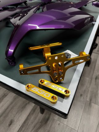Porta matrículas y piezas moto TMAX 530