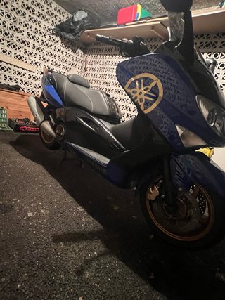 Yamaha T-MAX 500 Maxi Scooter la daría con itv